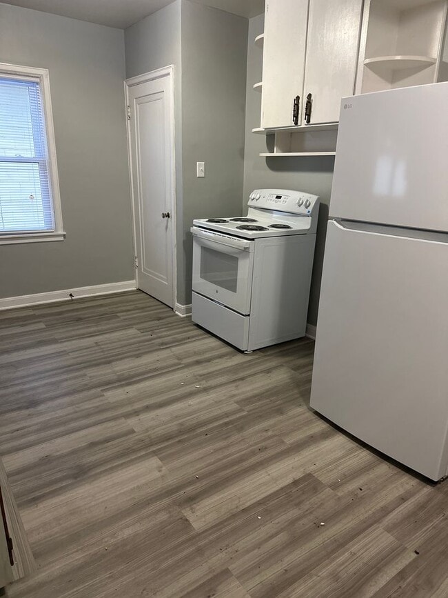 Building Photo - 415 La Porte Rd