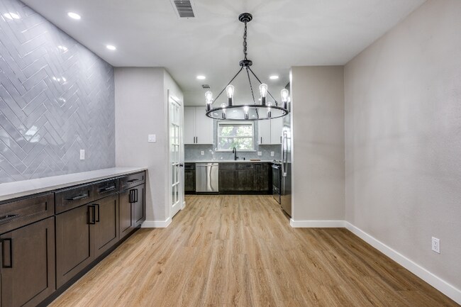 Building Photo - 1233 Mill Valley Dr