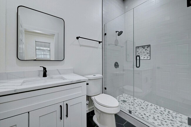 Building Photo - 1913 David St