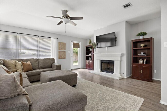 Building Photo - 1202 Highland Dr