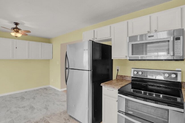 Building Photo - 512 Squire St