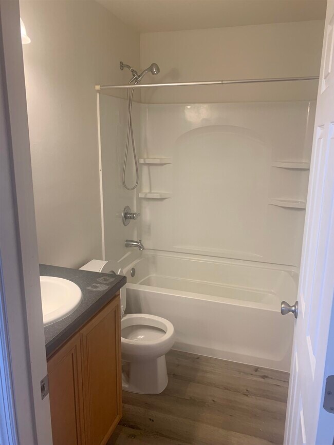 Building Photo - 200 Sienna Pl