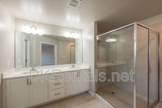 Building Photo - 1526 Fern Ridge Ln