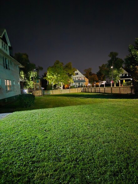 Building Photo - 10208 Rosehill Ave