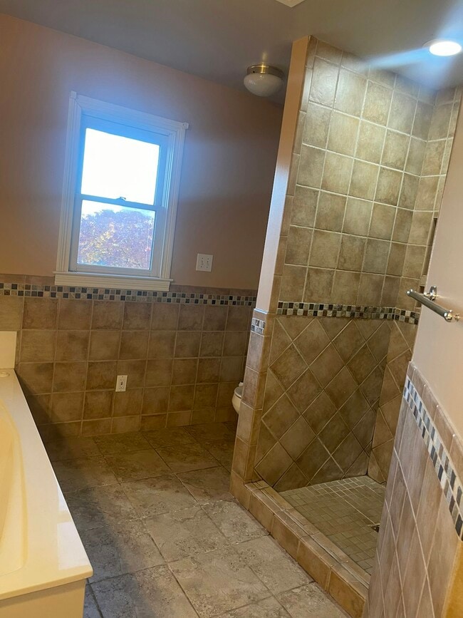 Building Photo - 604 Emmett Creek Ln