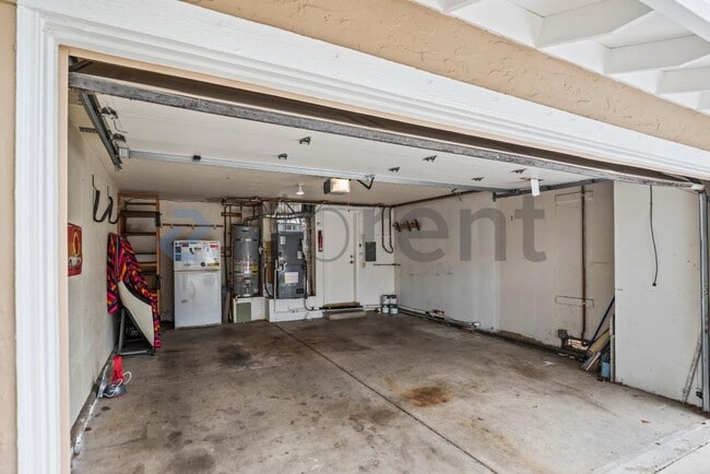 Building Photo - Unit