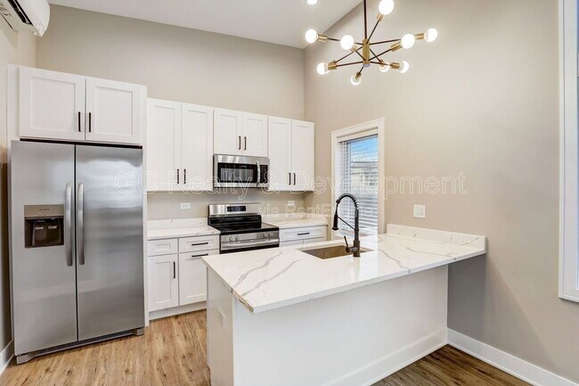 Building Photo - 4329 N Ashland Ave