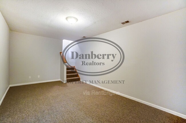 Building Photo - 1103 N Byrne Rd