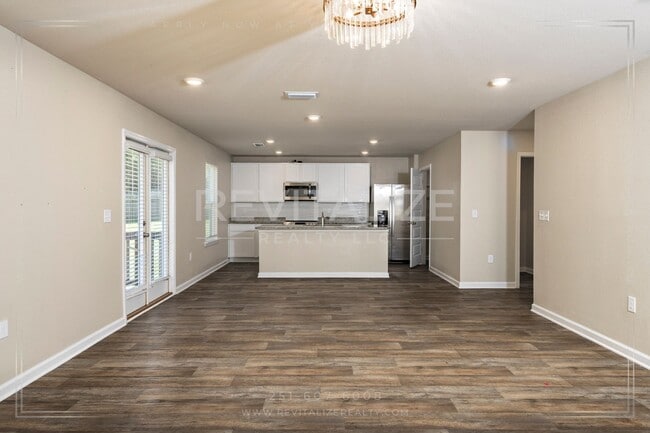 Building Photo - Stunning 2-Story 4 BD 2.5 BA House in Span...