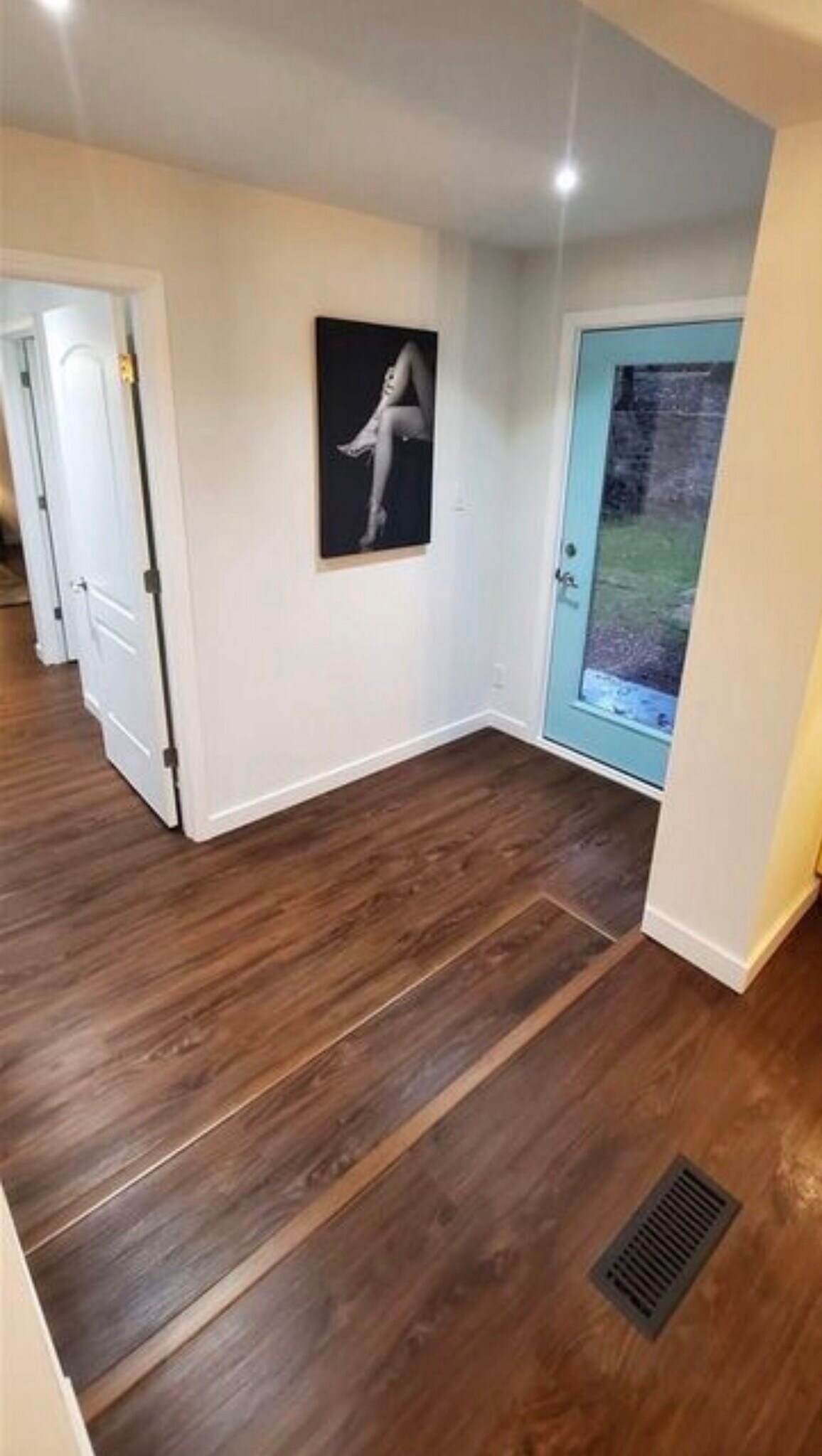 Building Photo - 565 Lakeland Dr