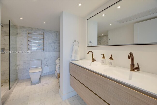 Building Photo - 6770 Indian Creek Dr