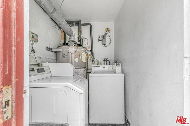 Building Photo - 1811 Parnell Ave