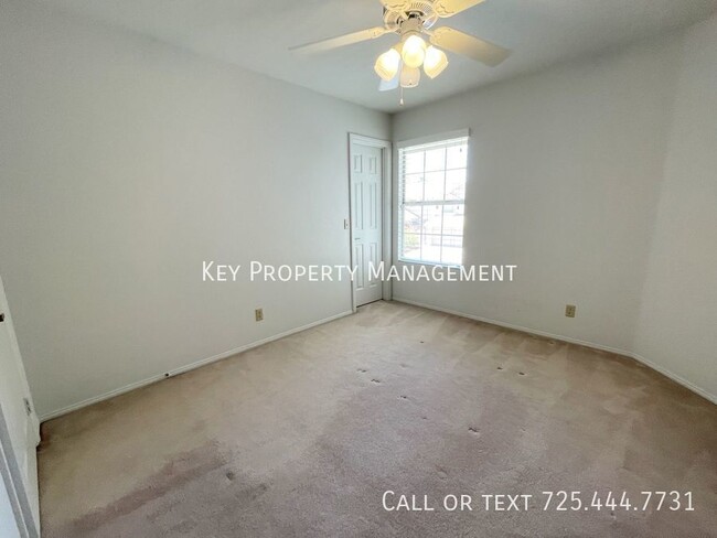 Building Photo - SPACIOUS 4 BED, 2.5 BATH, 2 STORY HOME LOC...