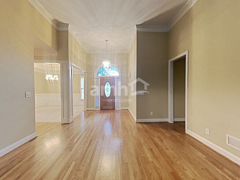 Building Photo - 4850 Duncans Lake Dr NE
