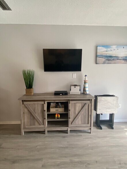 Building Photo - 1634 Stickney Point Rd