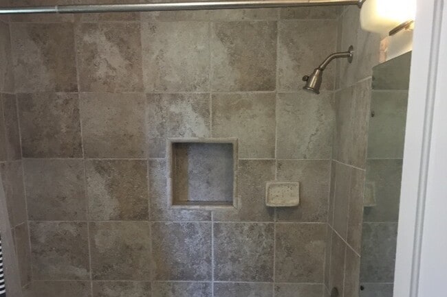 bathroom - 1347 Oak St