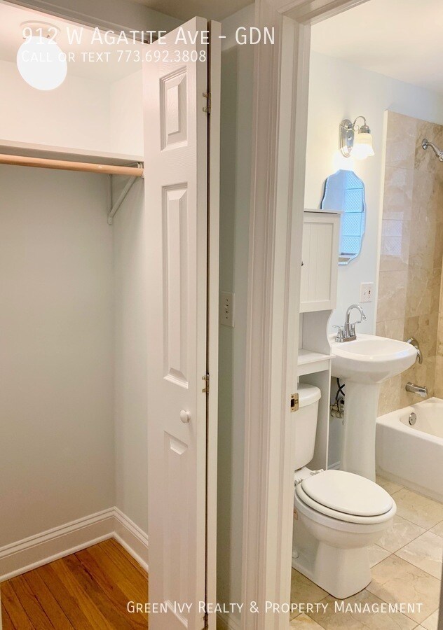 Building Photo - 912 W Agatite Ave