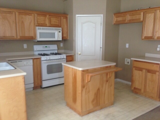 Building Photo - 730 Waterford Way