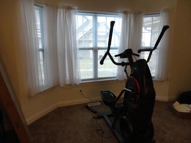 Building Photo - Large Condo For Rent