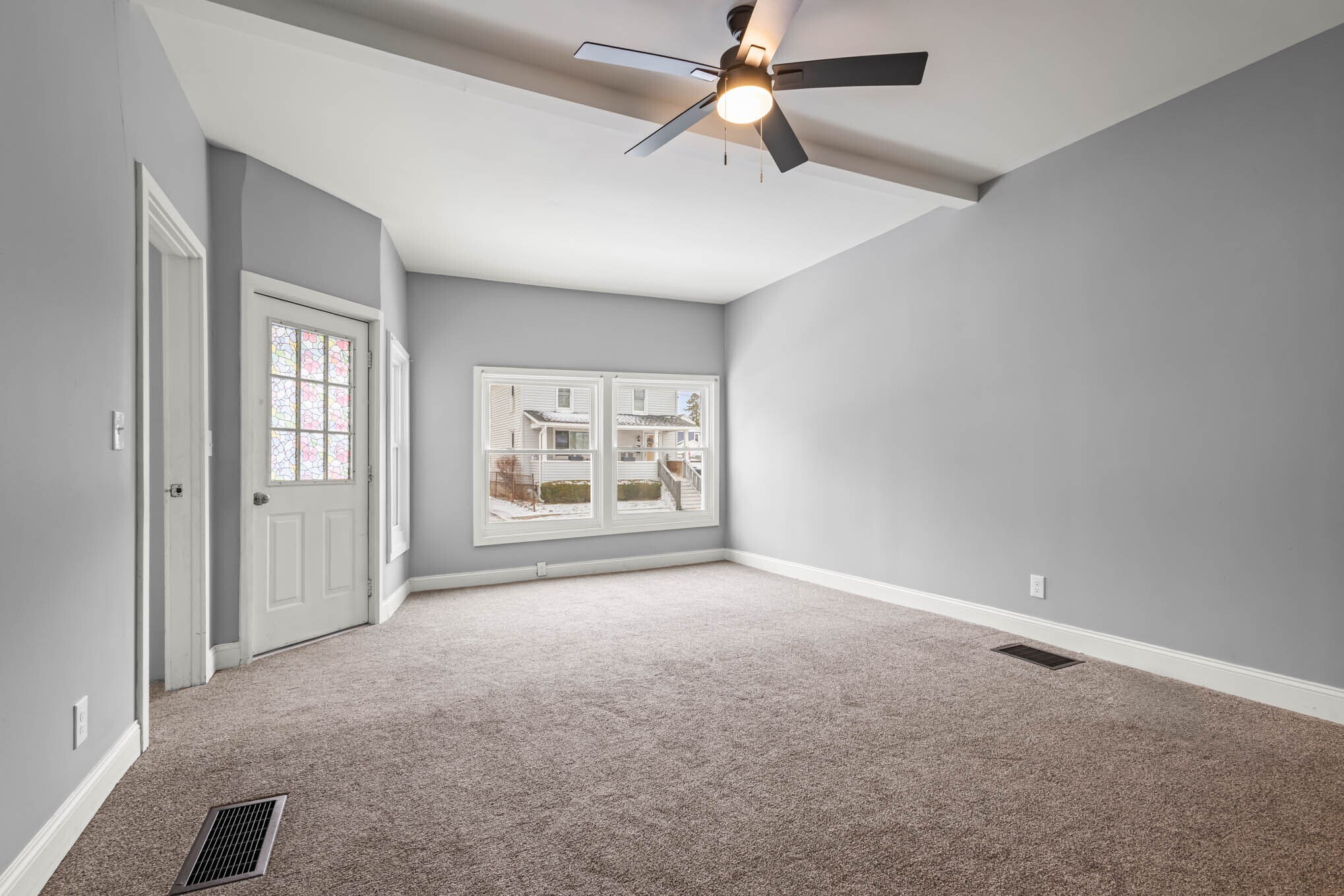 Building Photo - 208 S Swan St