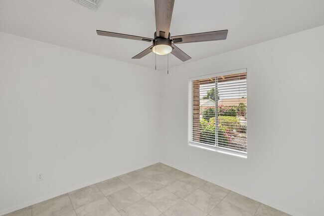 Building Photo - Gorgeous 4-Bedroom Home in Prime 85254 Loc...