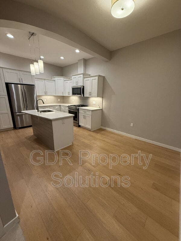 Building Photo - 3600 Central Ave SE