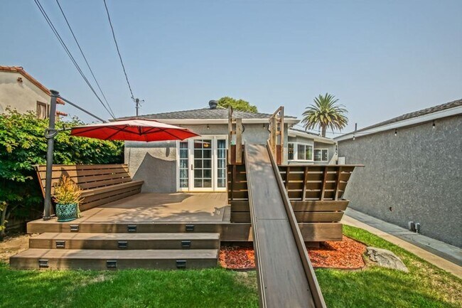 Building Photo - Beautifully Remodeled, Bright & Airy Home w/ Detached Bonus Room w/ Bath & 1-Car Garage, Front Ya...