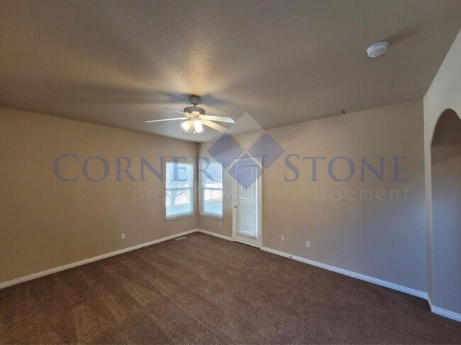 Building Photo - Wonderful Home Near GolfView Golf Course!