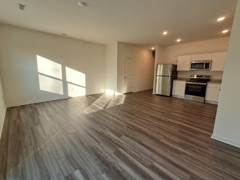 Building Photo - 1124 Tofino Dr