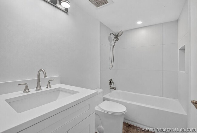 Building Photo - 21950 Soundview Terrace