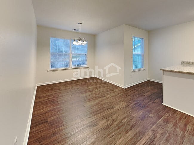 Building Photo - 200 Kingscreek Dr