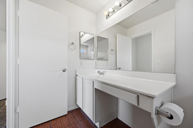 Building Photo - 12418 W Windrose Dr