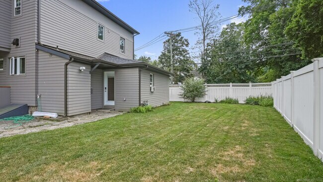 Building Photo - 75 W Parish Rd