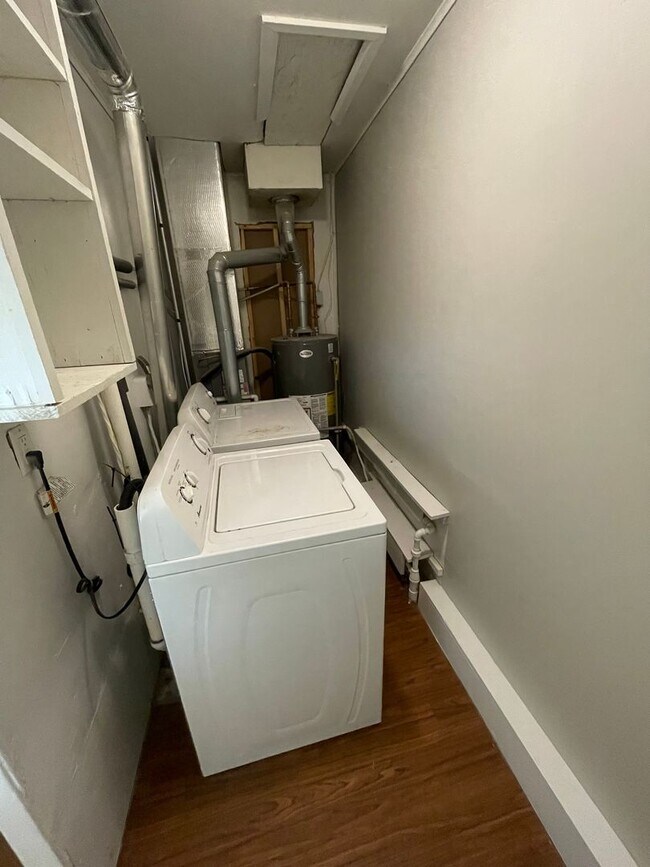 Building Photo - PRICE DROP & $200 OFF SECOND MONTHS RENT I...