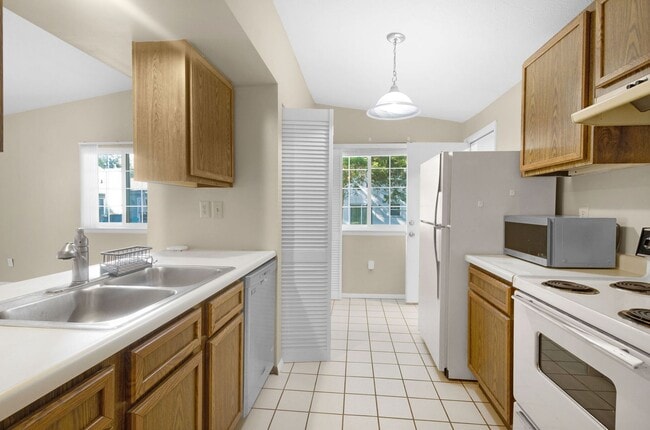 Building Photo - 4 Bed 3 Bath Home for rent in Newport News