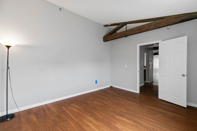 Building Photo - 196 Crown St