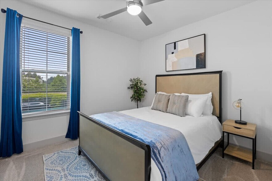 Building Photo - 698 Basilica Bay Dr