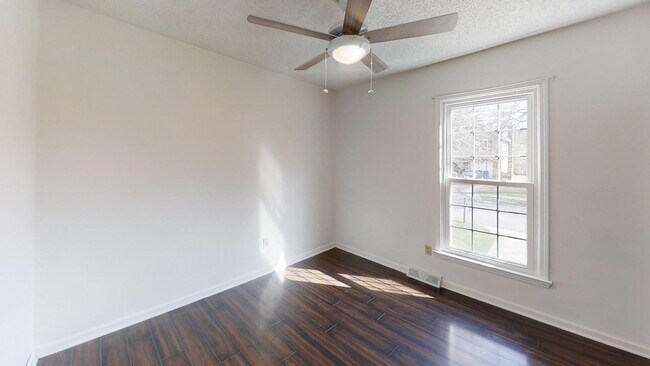 Building Photo - 1820 E 151st Terrace