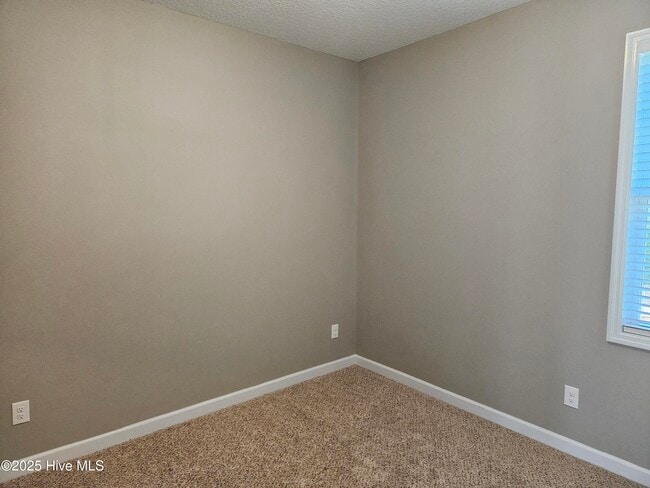 Building Photo - 609 Winfall Dr
