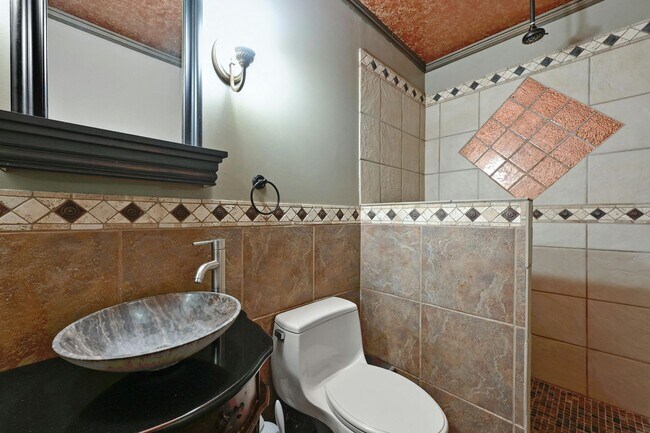 Building Photo - 2829 San Gabriel St