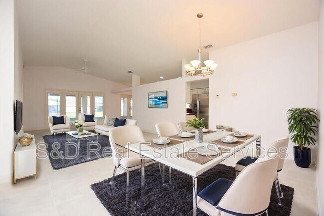 Building Photo - 2235 Silver Re Dr