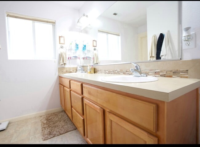 Building Photo - 1448 NE 176th Ave