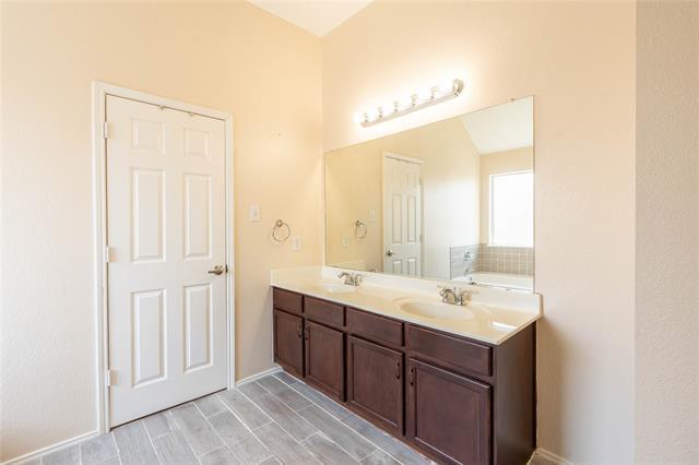 Building Photo - 5910 Dustin Trl