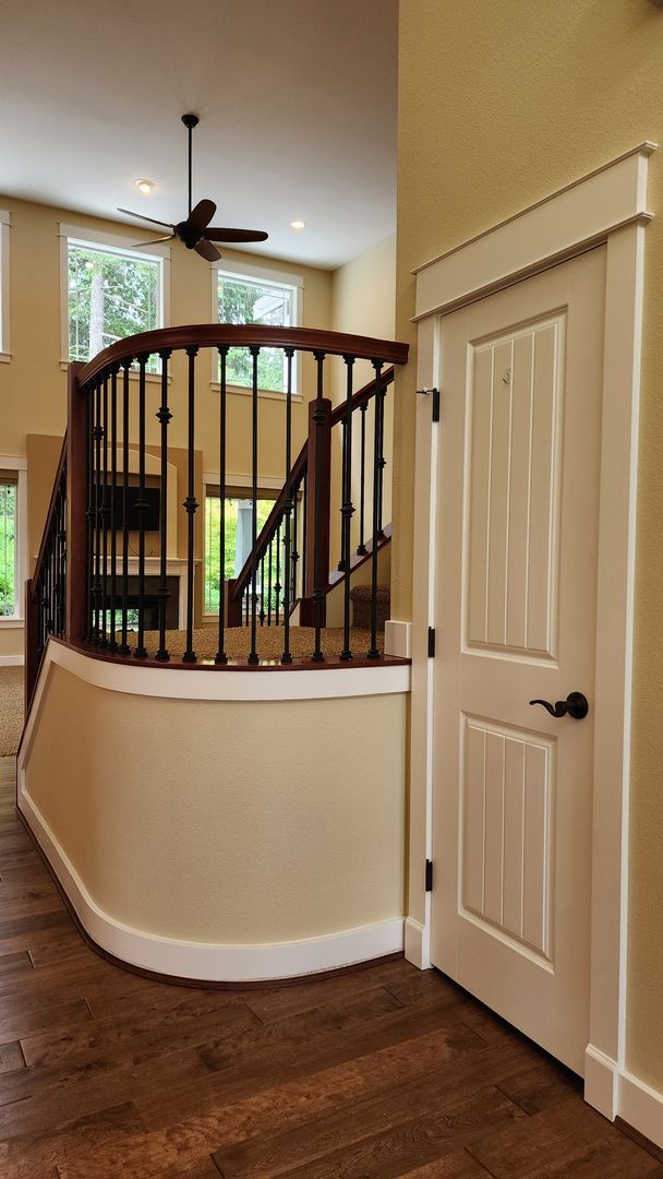 Building Photo - Beautiful Campus Glen 4-Bedroom!