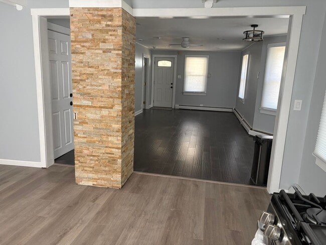 Building Photo - 23 Bowers Ave