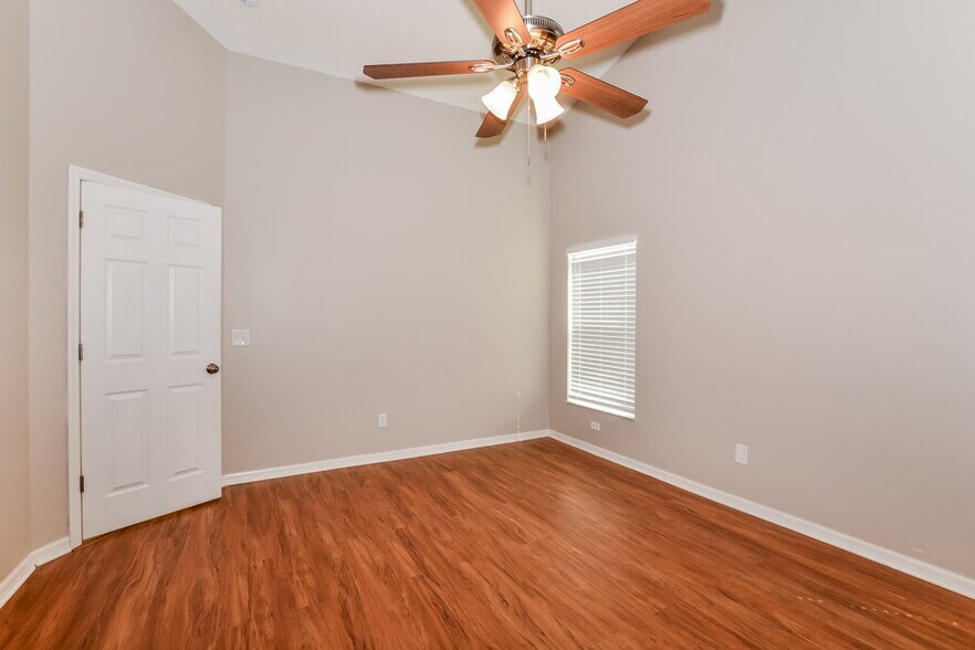 Building Photo - 3246 Bellingham Dr