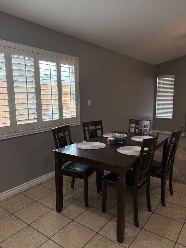 Building Photo - Beautifully Updated 3-Bedroom Home with Bo...