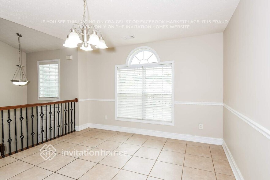 Building Photo - 3329 Silver Ridge Dr