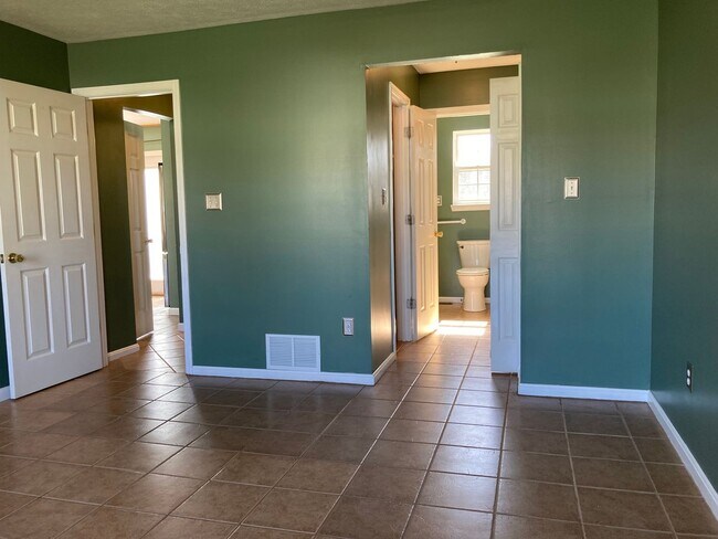 Building Photo - **Backyard offers Country Setting in City ...