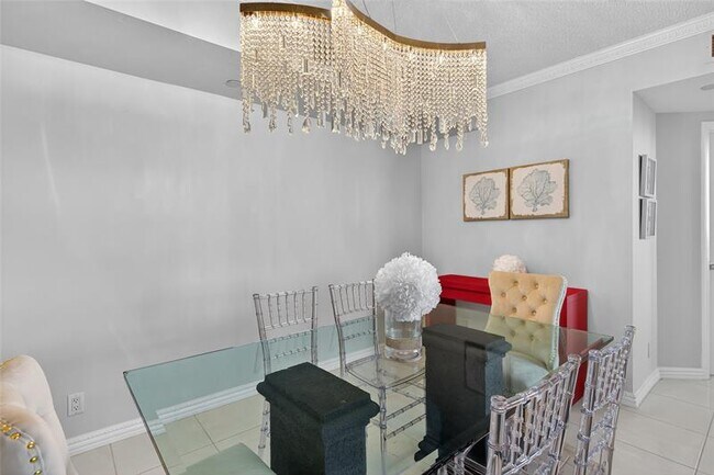 Building Photo - 20185 E Country Club Dr